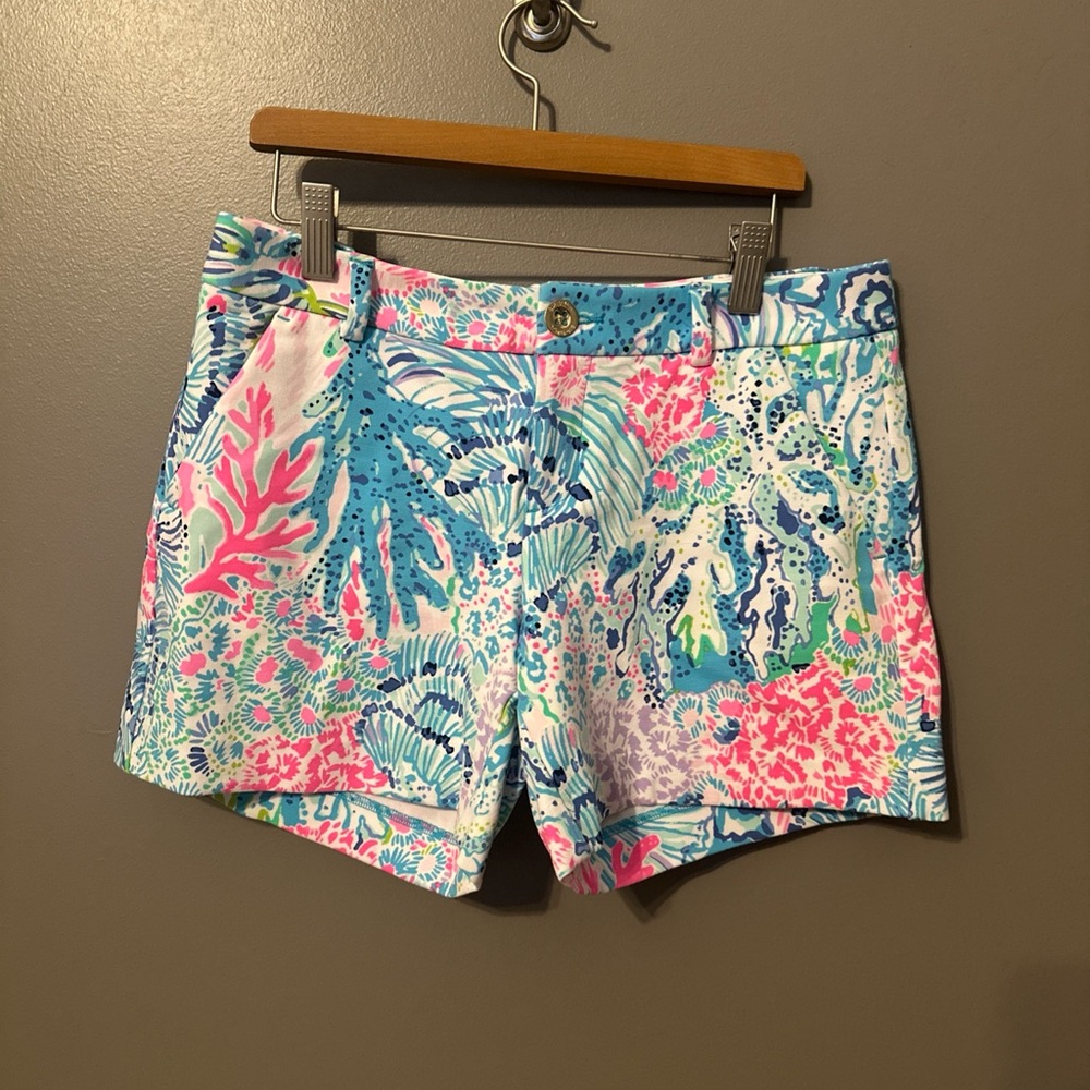 Lilly Pulitzer ladies CALLAHAN SHORTS in Fan Sea Pant Size 2 w/5” inseam NWOT